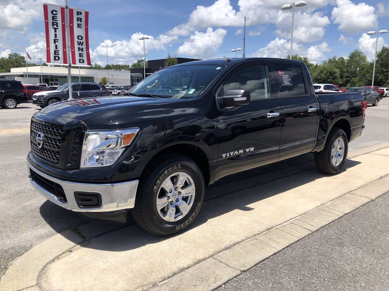 2019 Nissan Titan SV 4WD Crew Cab Pickup